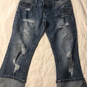 Almost Famous denim capris